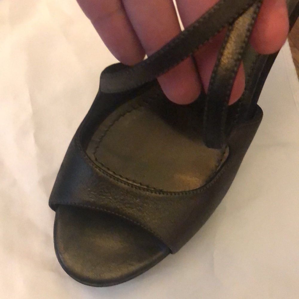 Yves Saint Laurent Black Leather T-Strap Stiletto Sandals - Picture 3 of 8